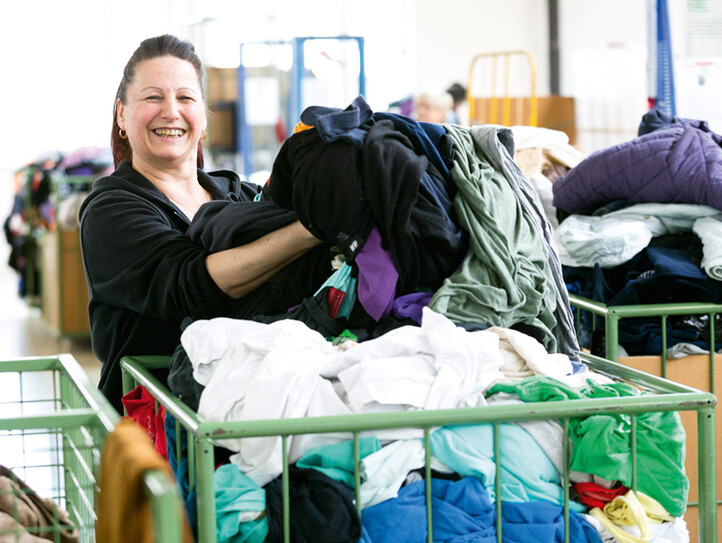 Hohenems Caritas Kleidersortierwerk Arbeitsplaetze Umweltschutz Altkleidersammlung, Karoline Maetzler